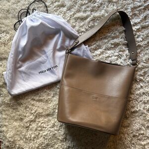 Freja New York Taupe Leather Shoulder Bag